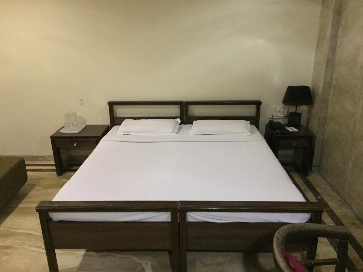 מומביי Haredia Hotel מראה חיצוני תמונה